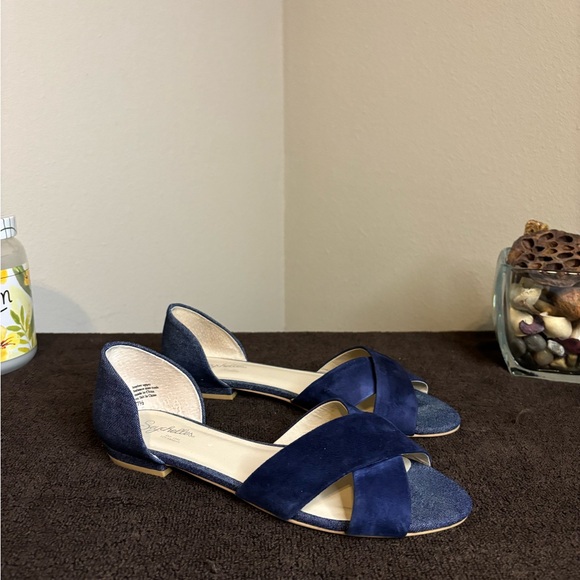 Pretty blue flats; very comfortable & cute; really nice open flats. - Picture 4 of 9